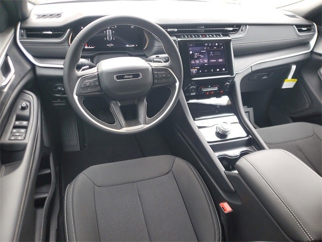 2025 Jeep Grand Cherokee GRAND CHEROKEE LAREDO 4X2