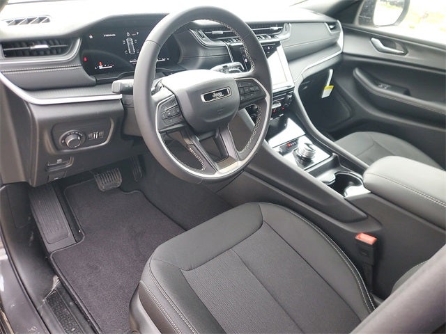 2025 Jeep Grand Cherokee GRAND CHEROKEE LAREDO 4X2