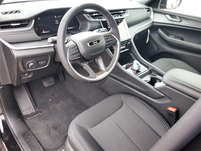 2025 Jeep Grand Cherokee GRAND CHEROKEE LAREDO 4X2