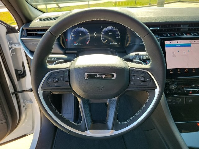 2027 Jeep Grand Cherokee GRAND CHEROKEE LAREDO 4X2