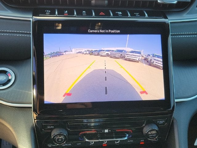 2027 Jeep Grand Cherokee GRAND CHEROKEE LAREDO 4X2