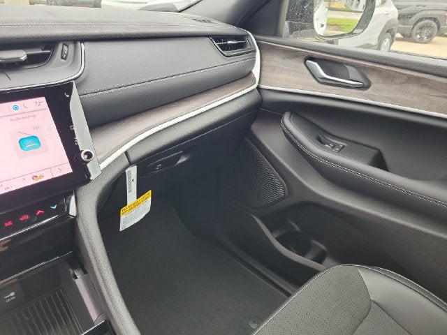 2027 Jeep Grand Cherokee Altitude