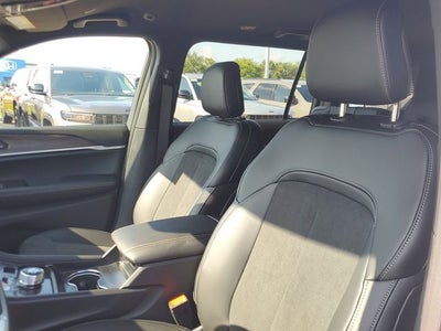 2026 Jeep Grand Cherokee GRAND CHEROKEE L LAREDO ALTITUDE 4X2