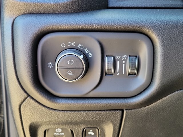2027 RAM 1500 Big Horn/Lone Star