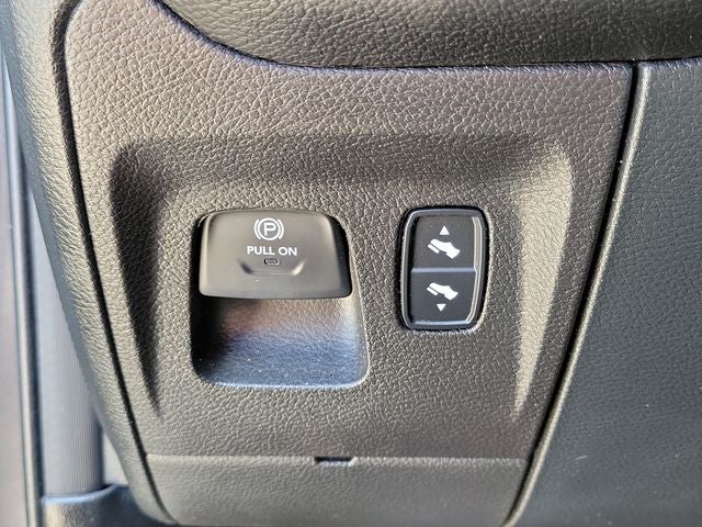 2022 RAM 1500 Lone Star Crew Cab 4x4 5'7' Box