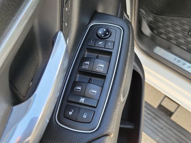 2021 RAM 1500 Laramie Crew Cab 4x4 5'7' Box