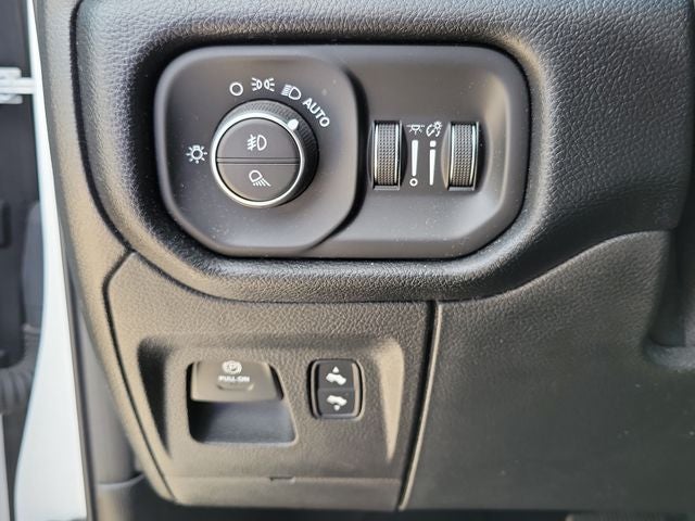 2021 RAM 1500 Laramie Crew Cab 4x4 5'7' Box