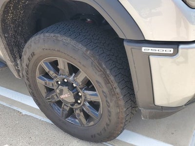 2025 GMC Sierra 2500HD 4WD Crew Cab Standard Bed AT4