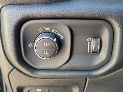 2027 RAM Ram 1500 RAM 1500 EXPRESS CREW CAB 4X2 5'7' BOX
