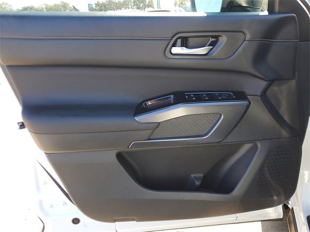 2025 Nissan Pathfinder SL FWD