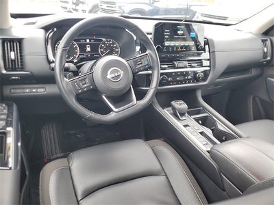 2025 Nissan Pathfinder SL FWD