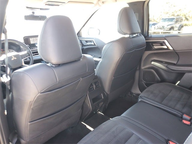 2024 Mitsubishi Outlander Base