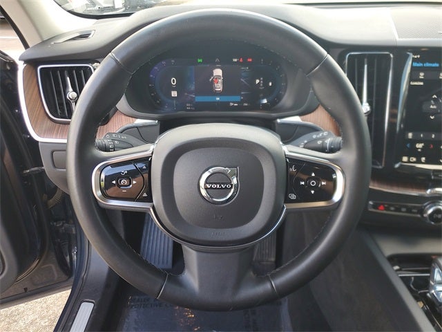 2024 Volvo XC60 B5 Plus Dark Theme