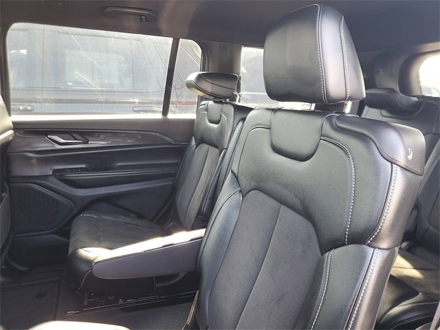 2023 Jeep Grand Cherokee L Altitude 4x2