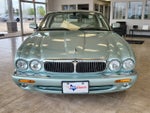 2000 Jaguar XJ8 Base