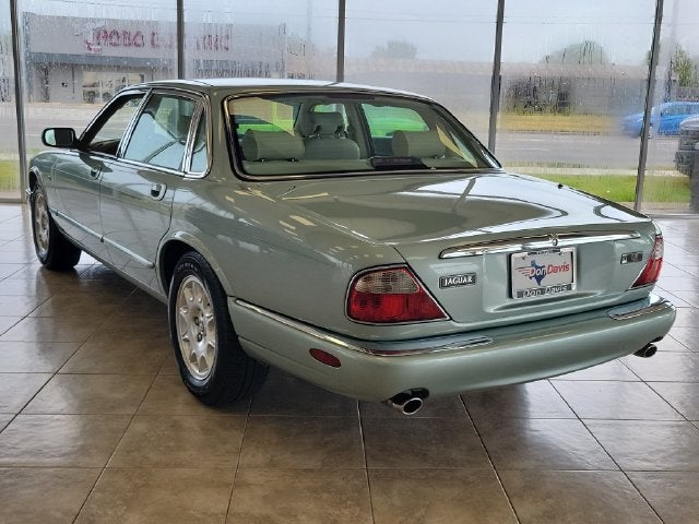 2000 Jaguar XJ8 Base