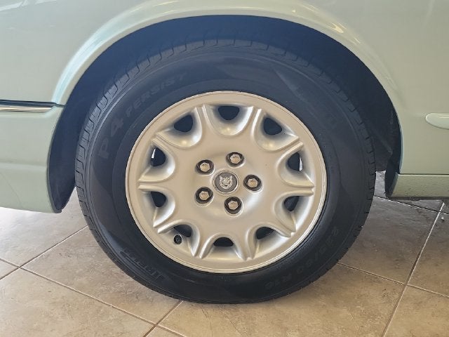 2000 Jaguar XJ8 Base